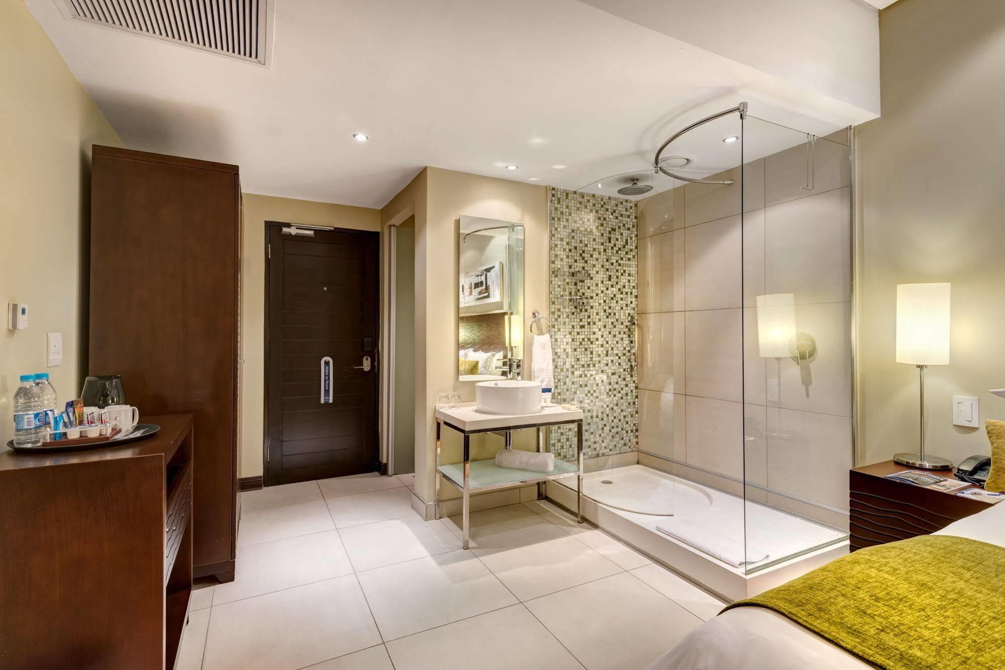 Protea Hotel By Marriott Transit O.R. Tambo Airport Κέμπτον Παρκ Εξωτερικό φωτογραφία