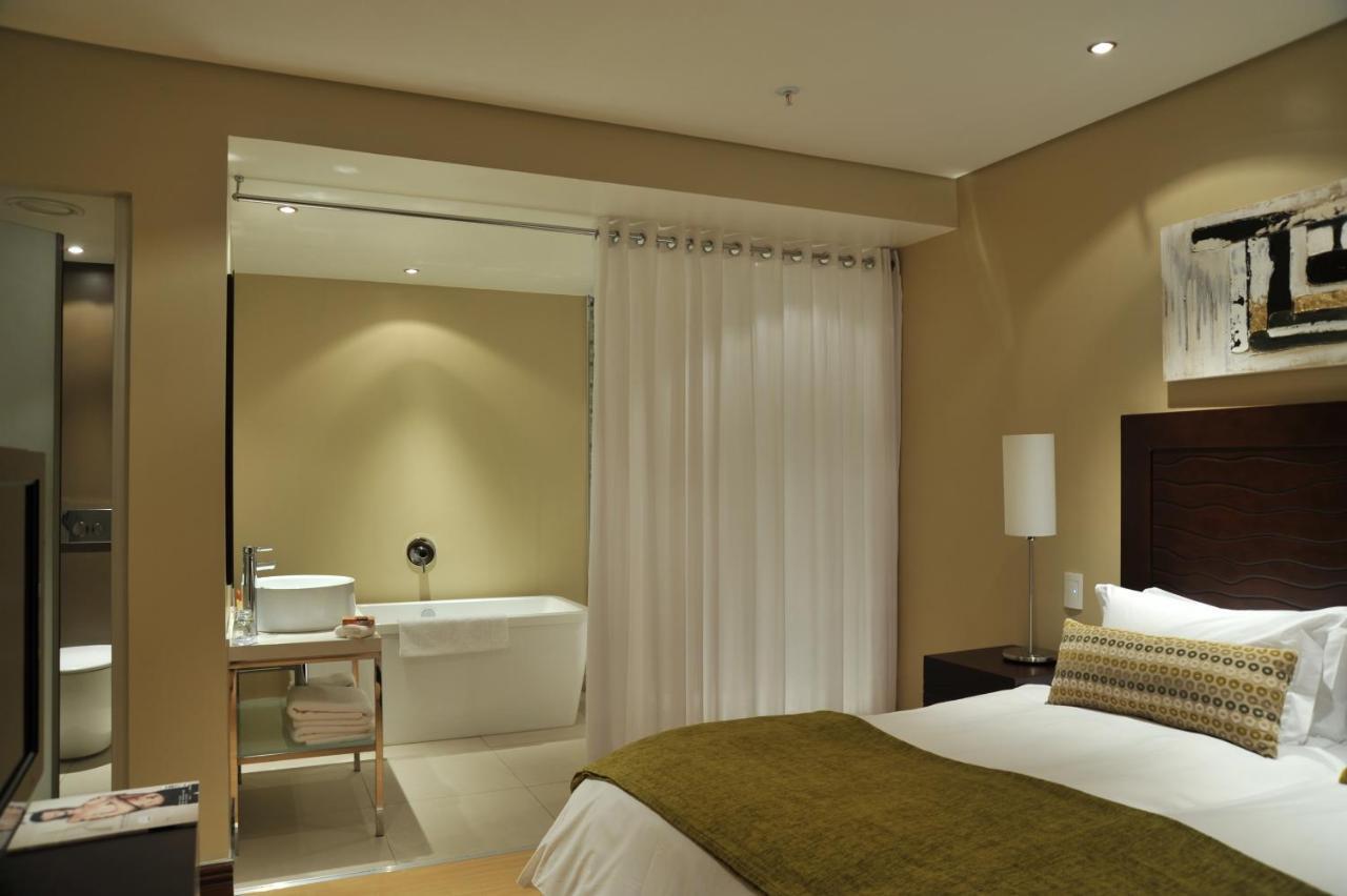 Protea Hotel By Marriott Transit O.R. Tambo Airport Κέμπτον Παρκ Εξωτερικό φωτογραφία